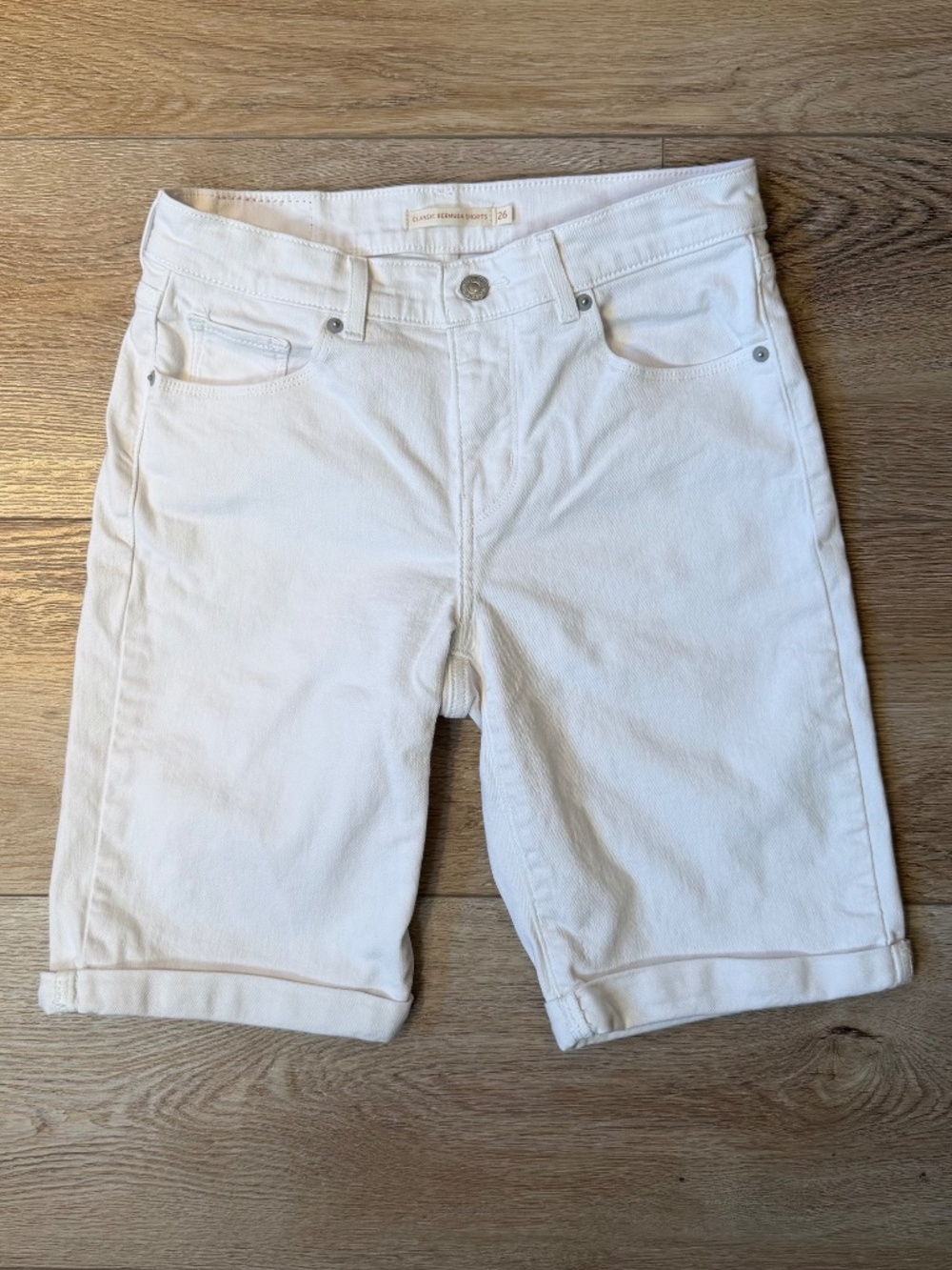 Levi's Classic Bermuda Denim Shorts | Size 26 | White/Off-White | Sewn-in Cuff - Picture 6 of 10